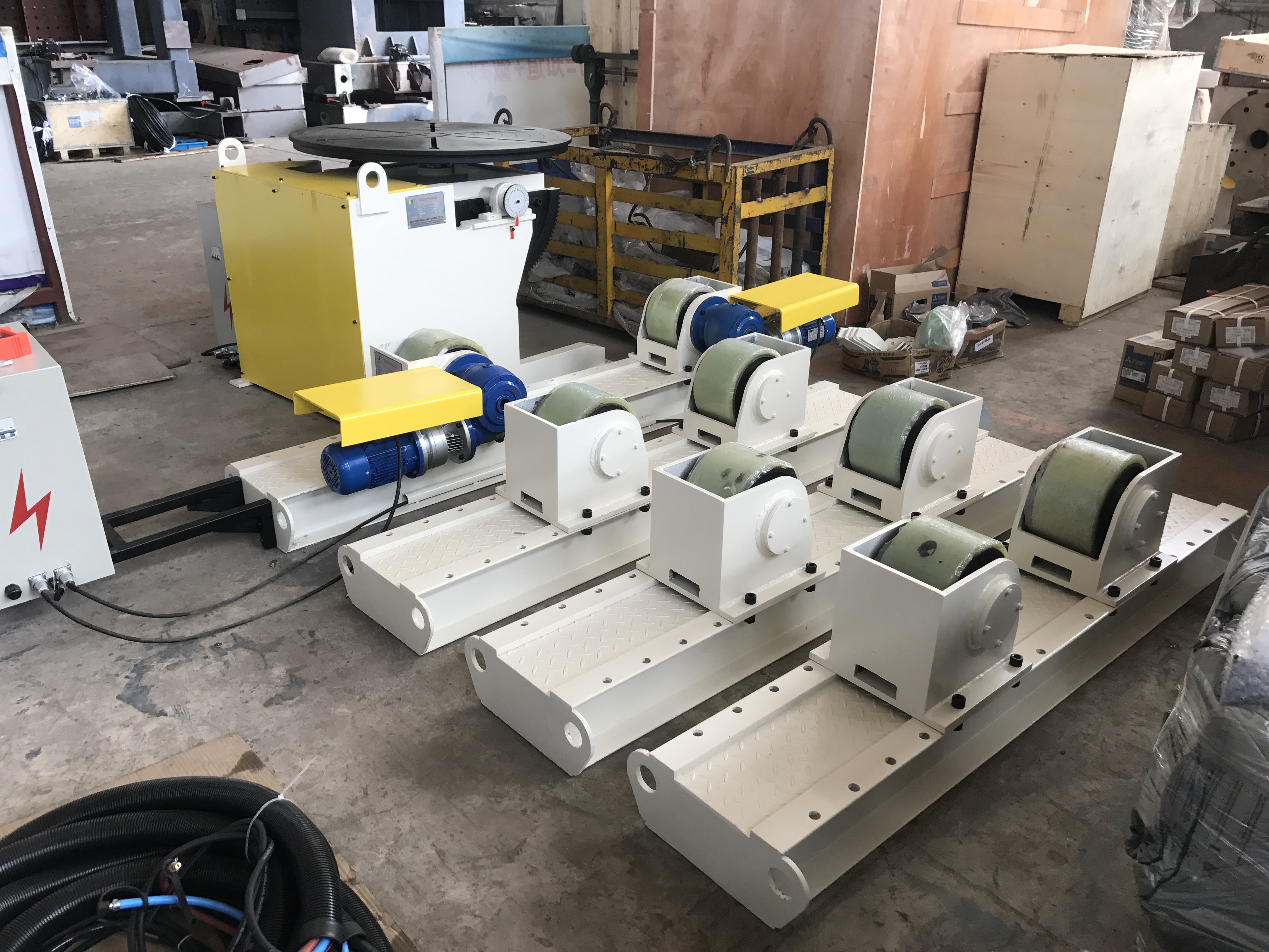 Bolt adjusting welding rotator