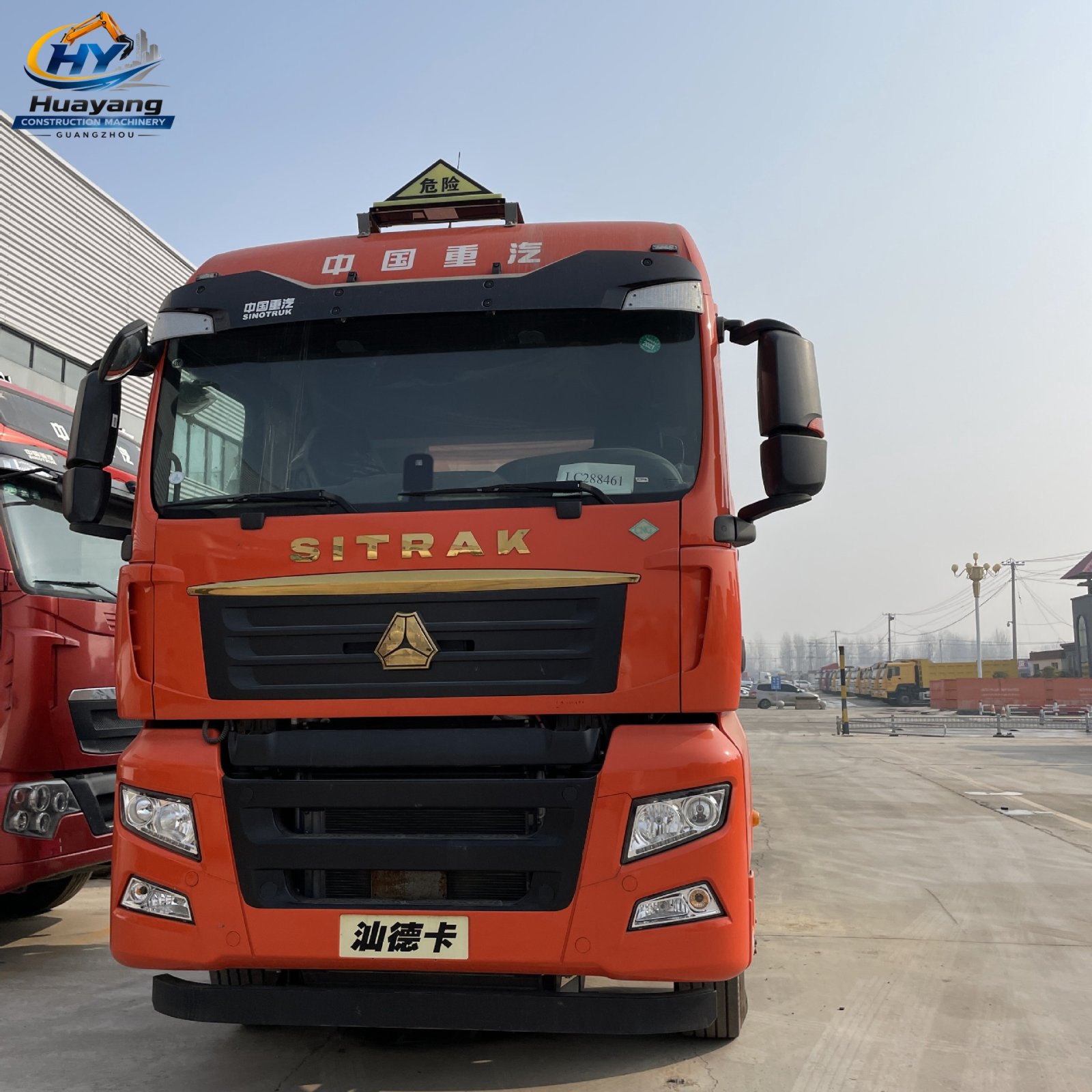 Sinotruk C7H Heavy Truck 440HP 6x4 CNG Tractor