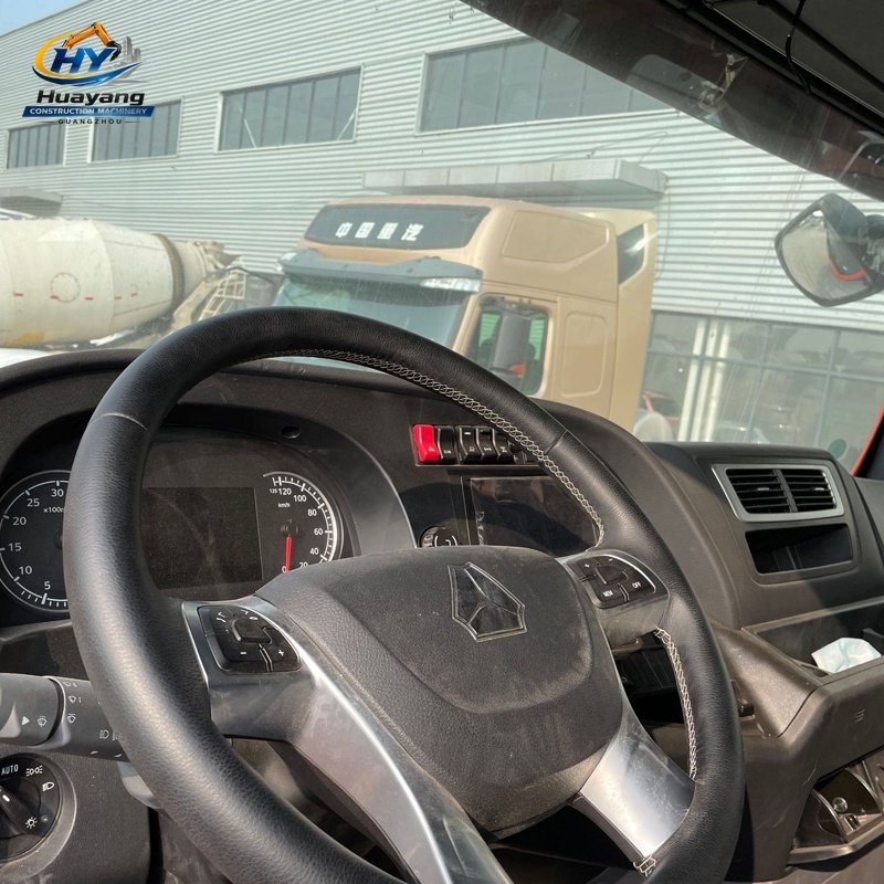Sinotruk C7H Heavy Truck 440HP 6x4 CNG Tractor