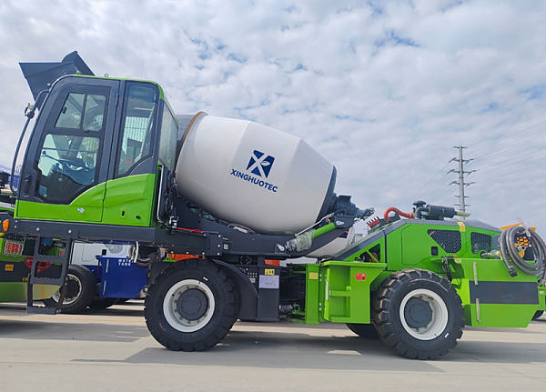One XS-2.6C self-loading concrete mixer has been shipped to Colombia
