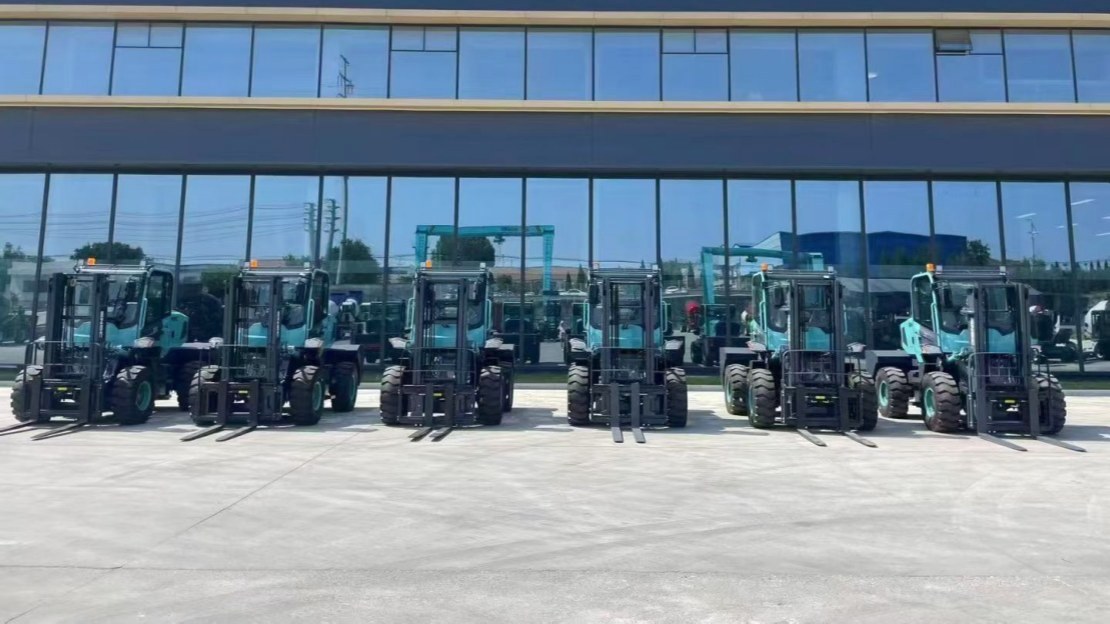 Rough-Terrain-Forklift-5