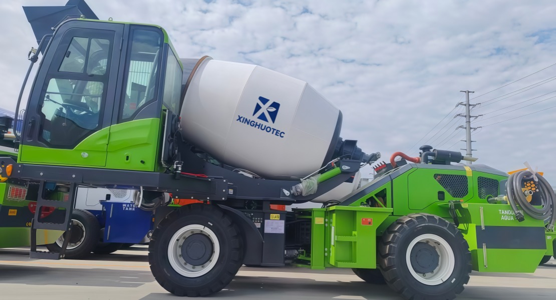 cases-self-loading-concrete-mixer-4