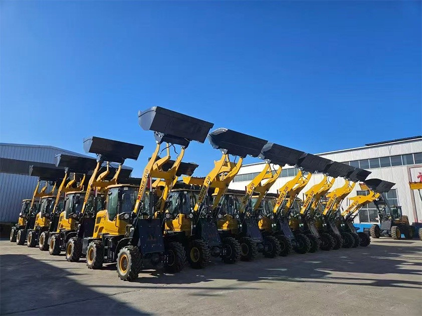 A customer in the Middle East purchased a 998 loader and also repurchased a 2.0-cubic-meter concrete mixer truck.