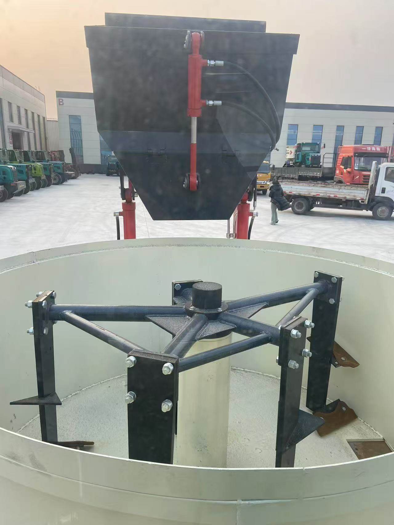 2200Self-loading concrete mixer truck