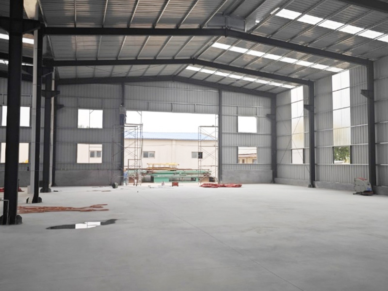 Construction of the laminate workshop is progressing smoothly; the main frame has been completed.