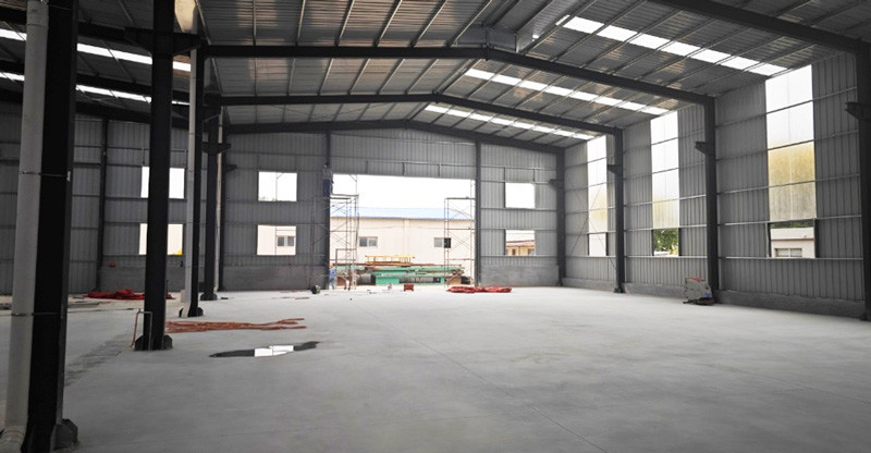 Construction of the laminate workshop is progressing smoothly; the main frame has been completed.