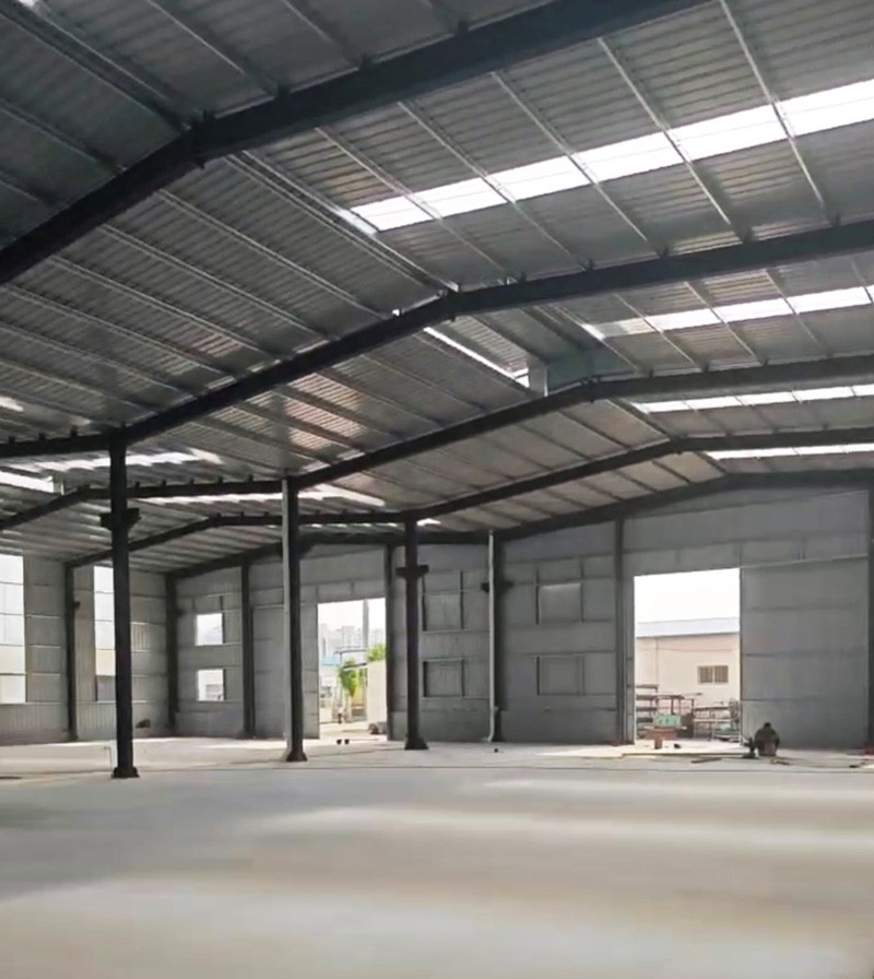 Construction of the laminate workshop is progressing smoothly; the main frame has been completed.