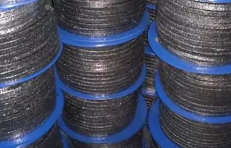 Углеродное волокнистое уплотнение, пропитанное смазкой и графитом