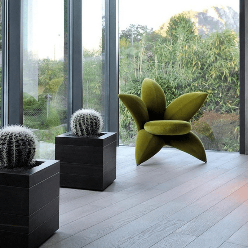 Nordic Designer Shaped Foam Lily Petal Chair – Creative Irregular Leisure Chair for Showroom & Villa