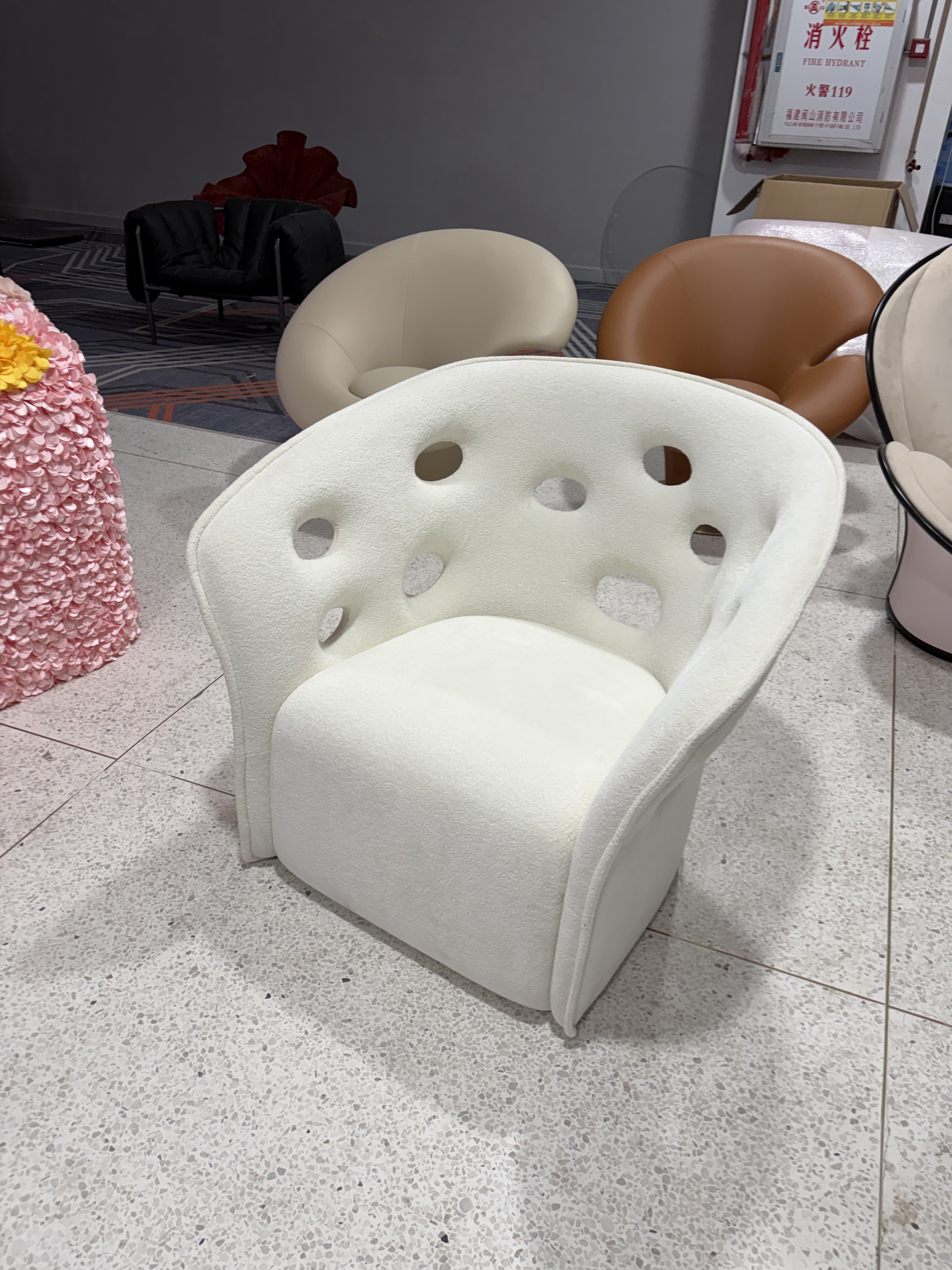 Designer Nordic Light Luxury ROOT Cave Chair - Hollow-out Irregular Single Negotiation & Hotel Showroom Chair