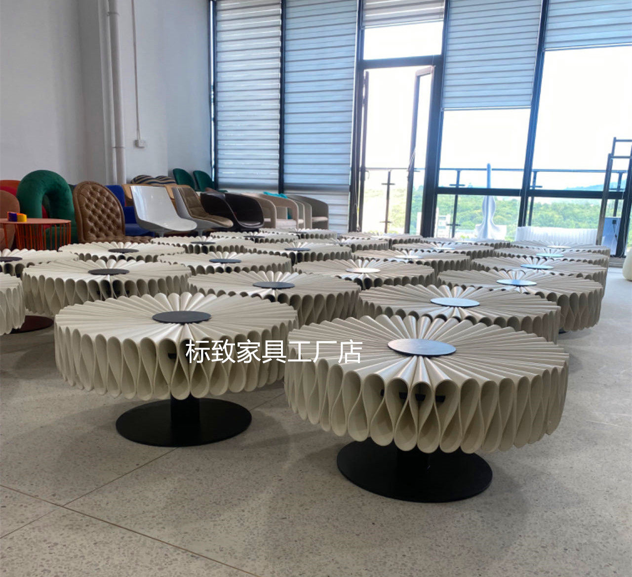 Nordic Designer Handcrafted Pleated Saddle Leather Coffee Table - Stylish Round Metal Table for Living Room, Showroom & Office