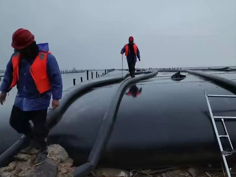 Geotextile tube