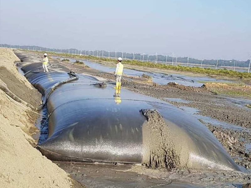Geotextile tube