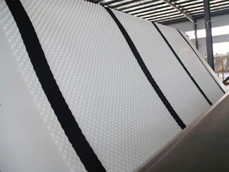 Plastic drainage board