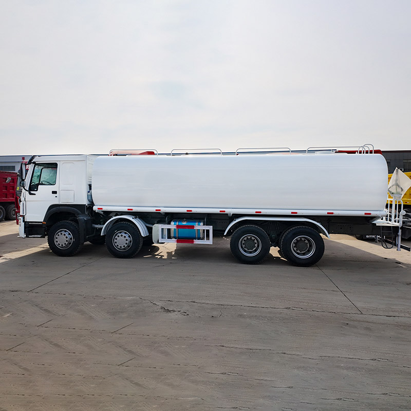 Used Howo 8x4 Sprinkler Water Tank Truck