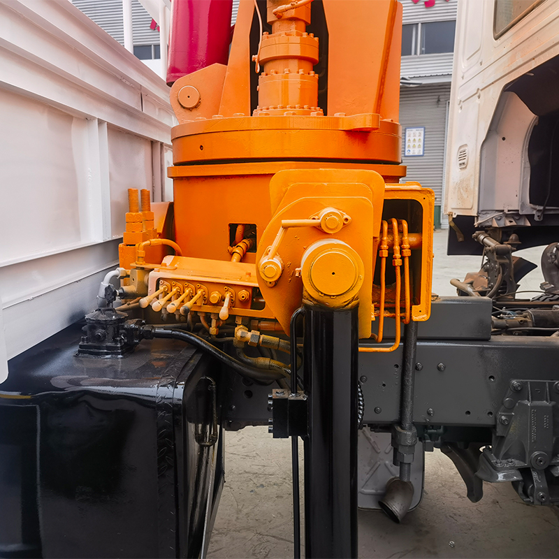 Used & Remanufactured Truck-mounted Crane Truck With Boom 6X4