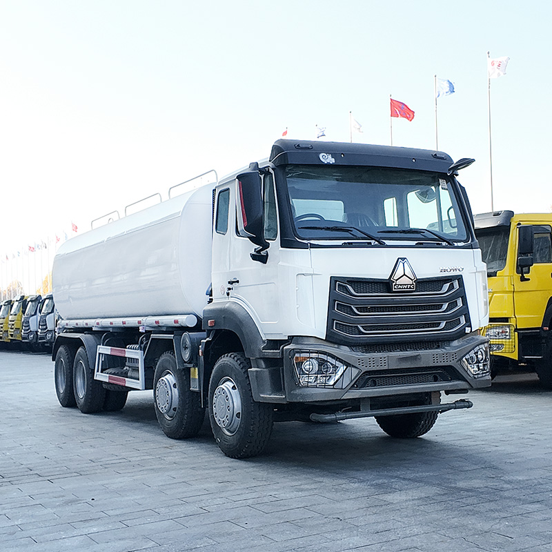 Used & Remanufactured HOWO NX 8X4 Water Tank Truck