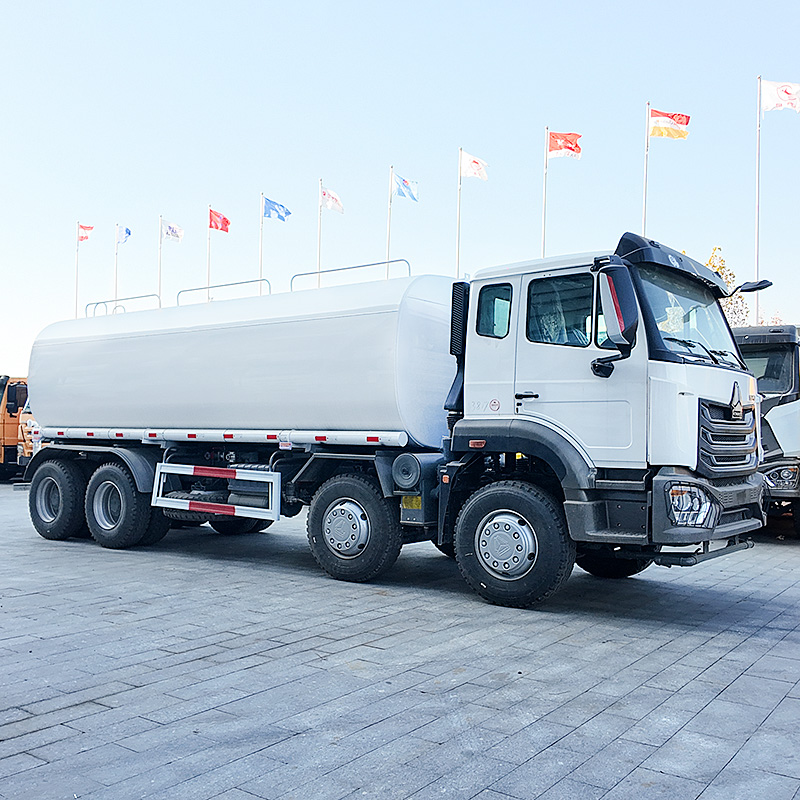 Used & Remanufactured HOWO NX 8X4 Water Tank Truck