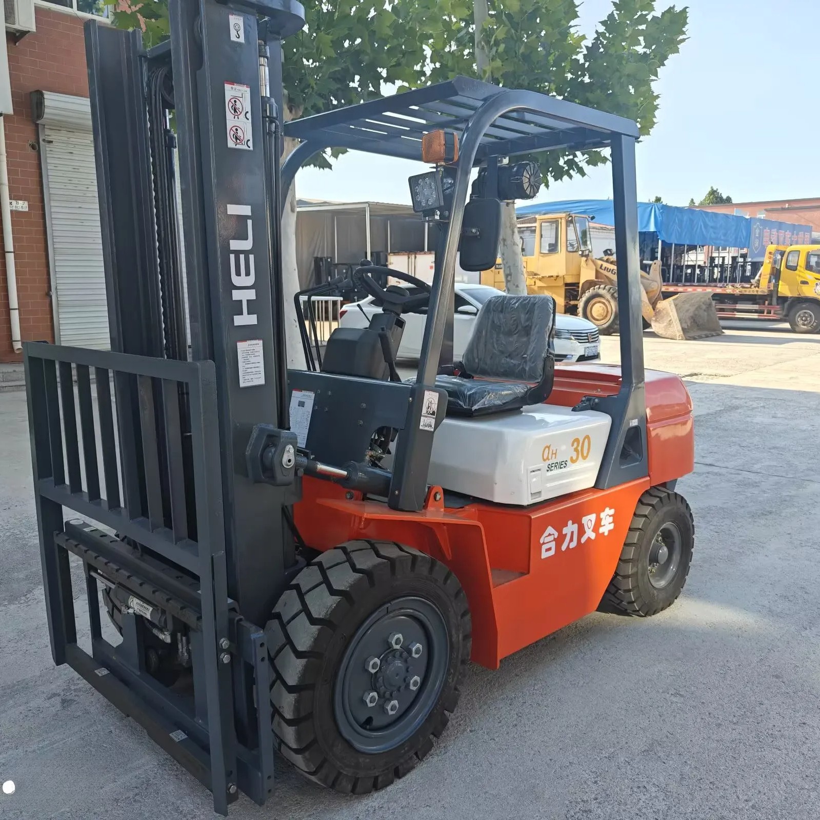 Electric forklift