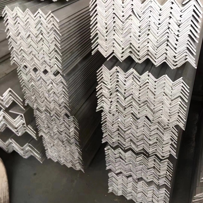 زاوية فولاذية