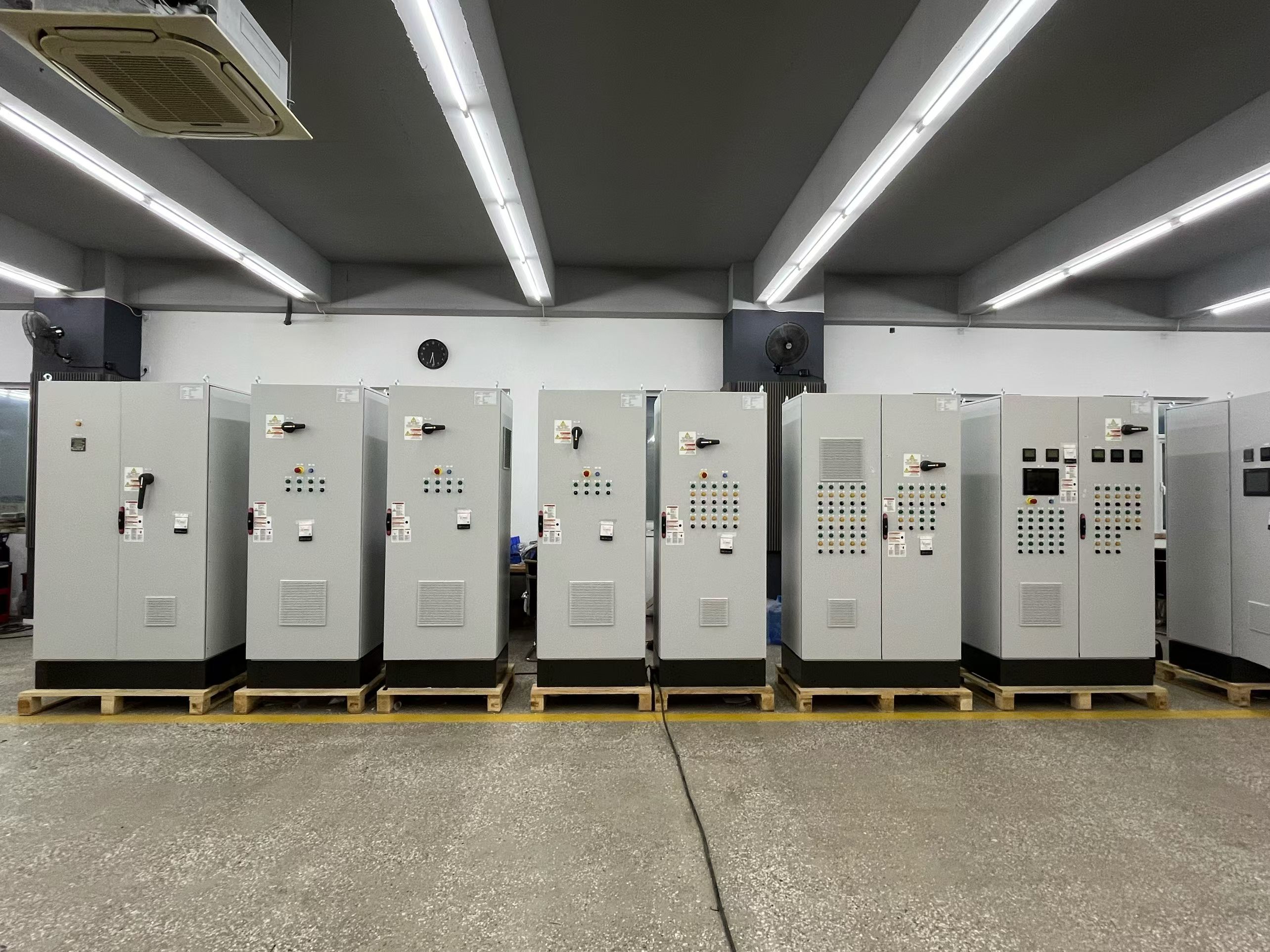 UL Capacitance compensation Cabinet