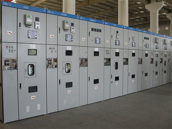 North American switchgear standards—metal armor/metal enclosure