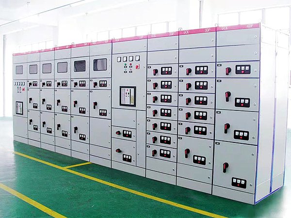 Lightning equipment in North American switchgear