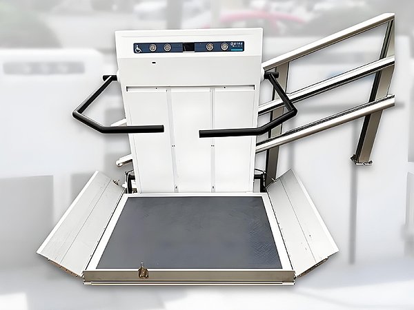 Inclined-attachment wheelchair lift