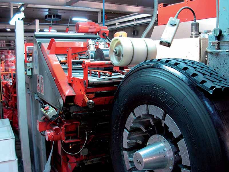 Tyre retreading line