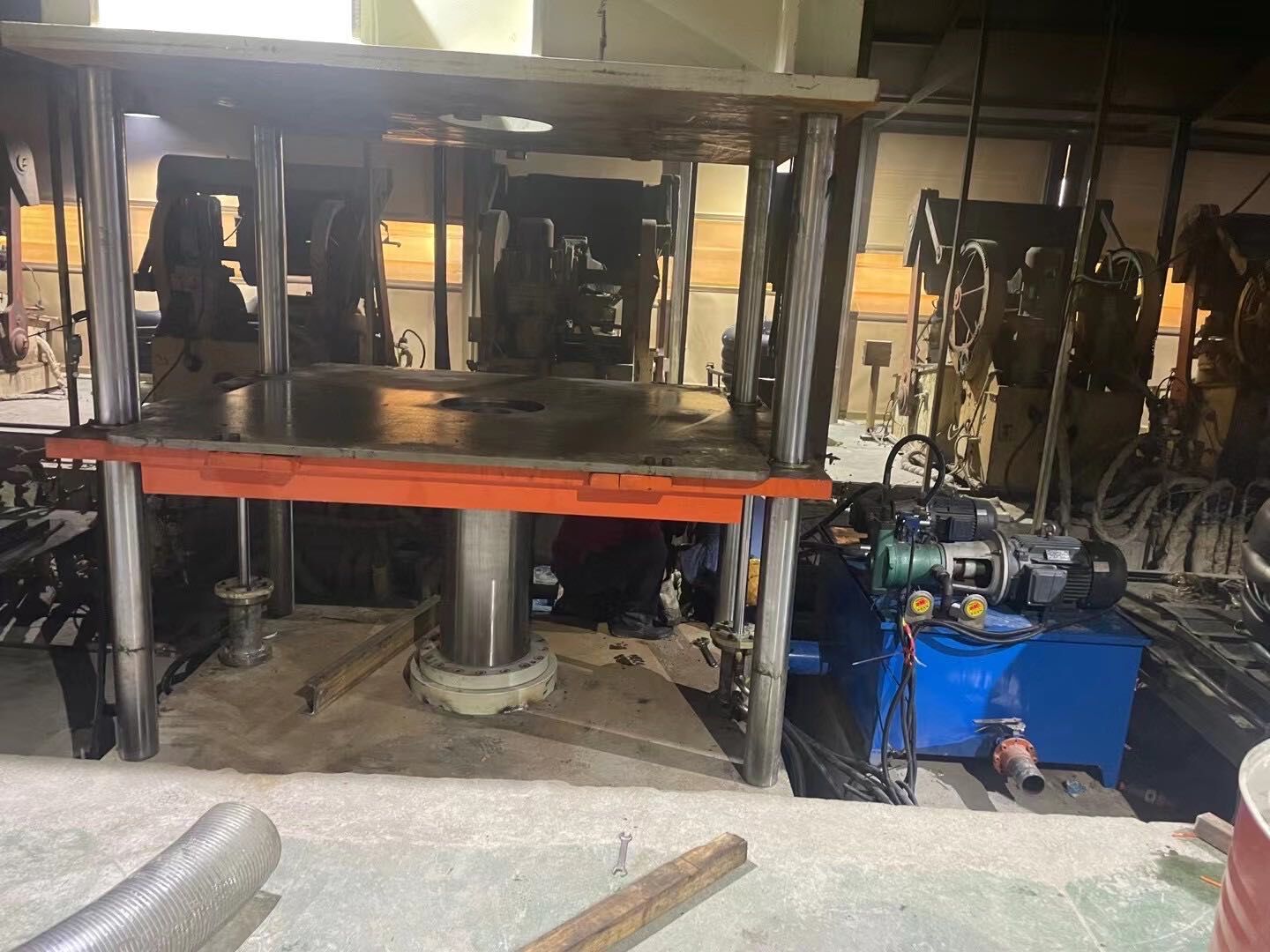 Great Ukraine Buyer order one set of tyre inner tube curing press