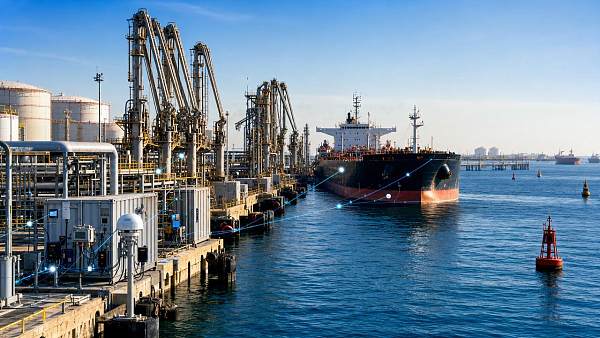 Oman Port Stays Open as Strait Risk Lifts Asia-Europe Rates Oman Port Stays Open as Strait Risk Lifts Asia-Europe Rates