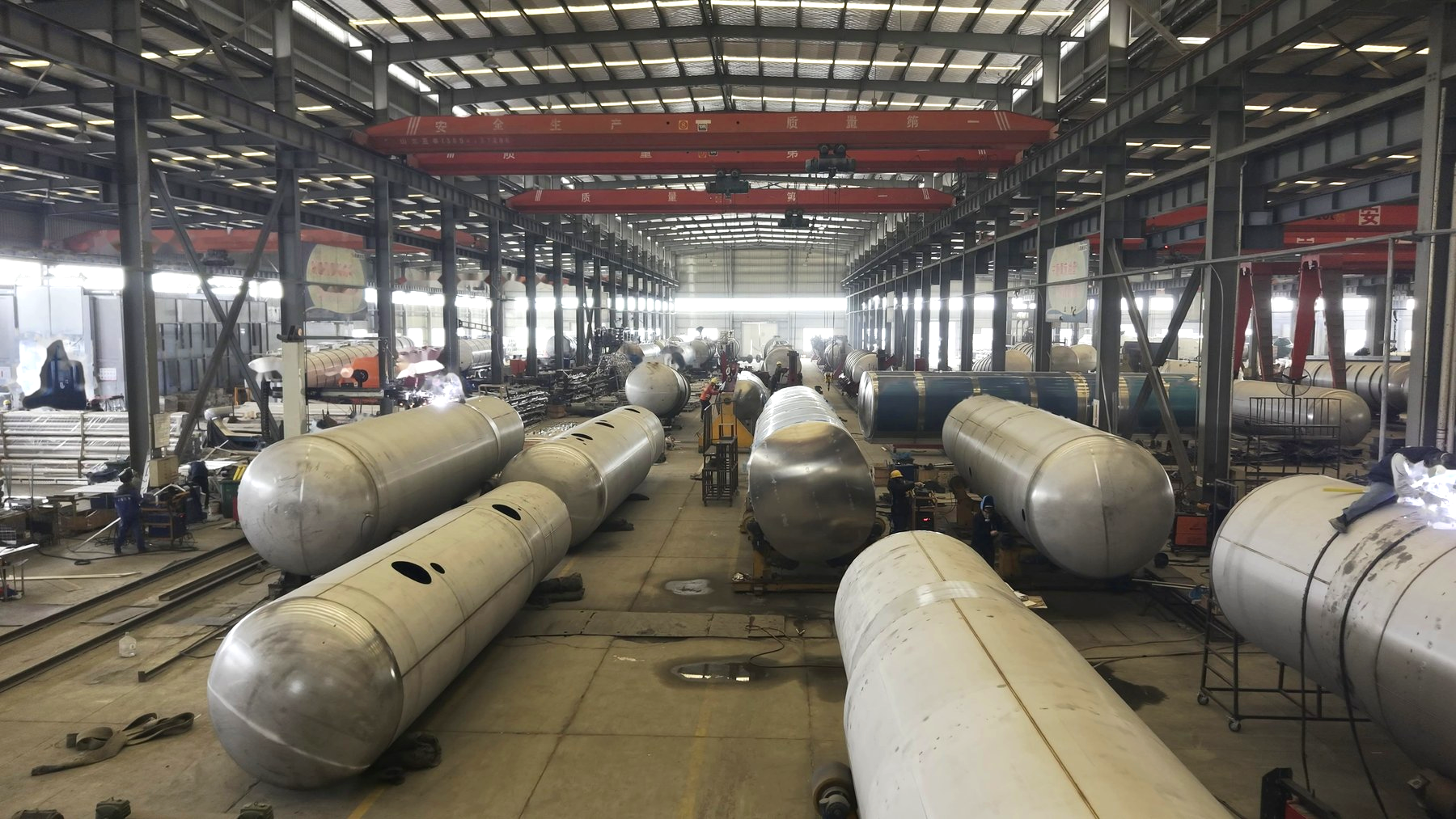 Manufacturing workshop environment for tanker and semi-trailer production