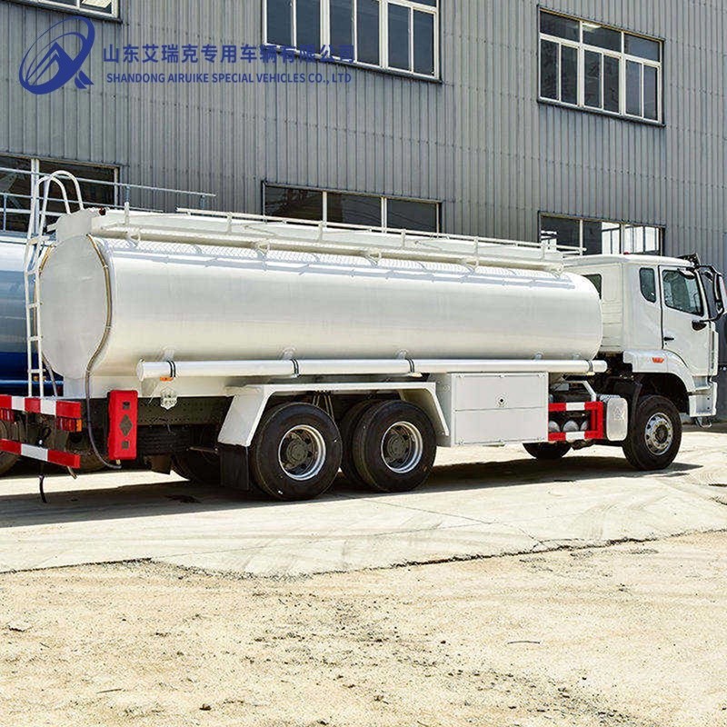 油罐车900 (12) 拷贝 油罐车900 (12) 拷贝