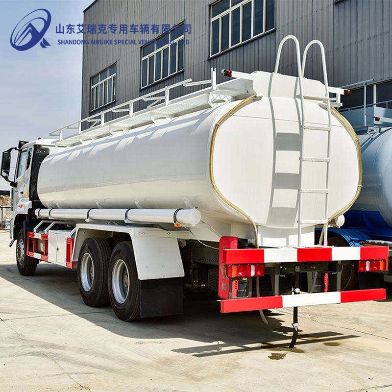 Used HOWO 6×4 25/20m3 Carbon Steel Oil Tank Truck Fuel Tanker 