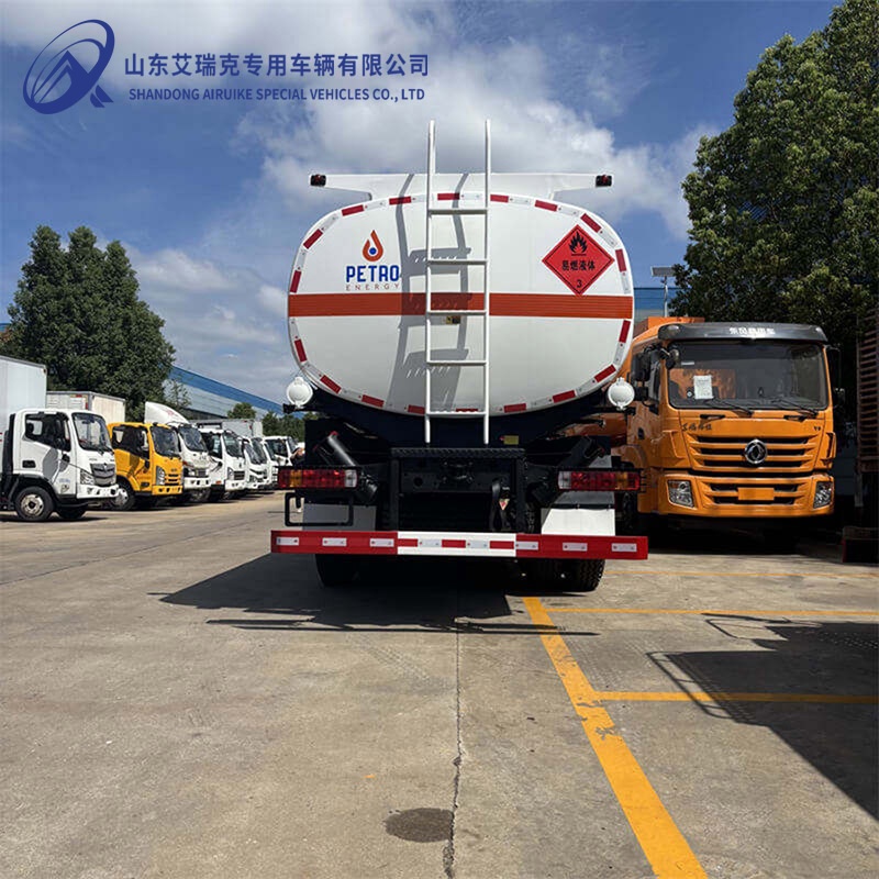 Used HOWO 6×4 25/20m3 Carbon Steel Oil Tank Truck Fuel Tanker 