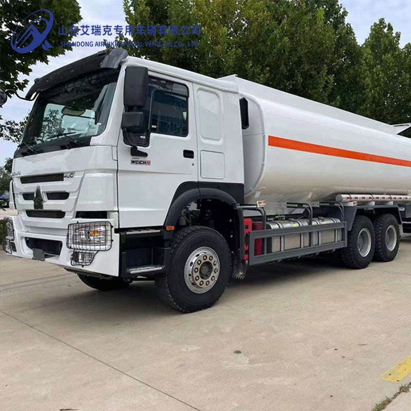 Used HOWO 6×4 25/20m3 Carbon Steel Oil Tank Truck Fuel Tanker 