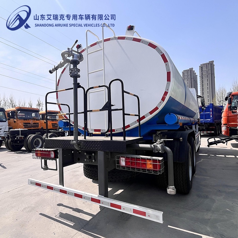 SecondHand Howo 6*4 8*4 RHD/LHD Water Sprinkler Truck