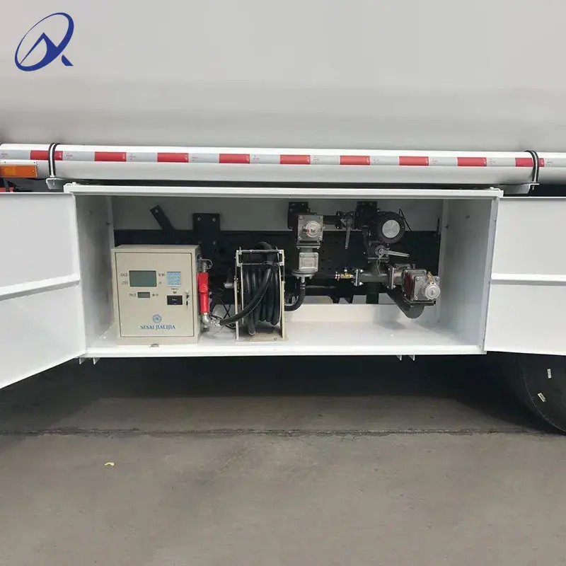 1776415136903684340992819200.webp Shacman F3000 Tank Truck 6X4 8X4 Oil Tanker Truck 371HP Fuel Tanker Truck 35000 Litre Gasoline Oil Tank Storage Fuel Truck
