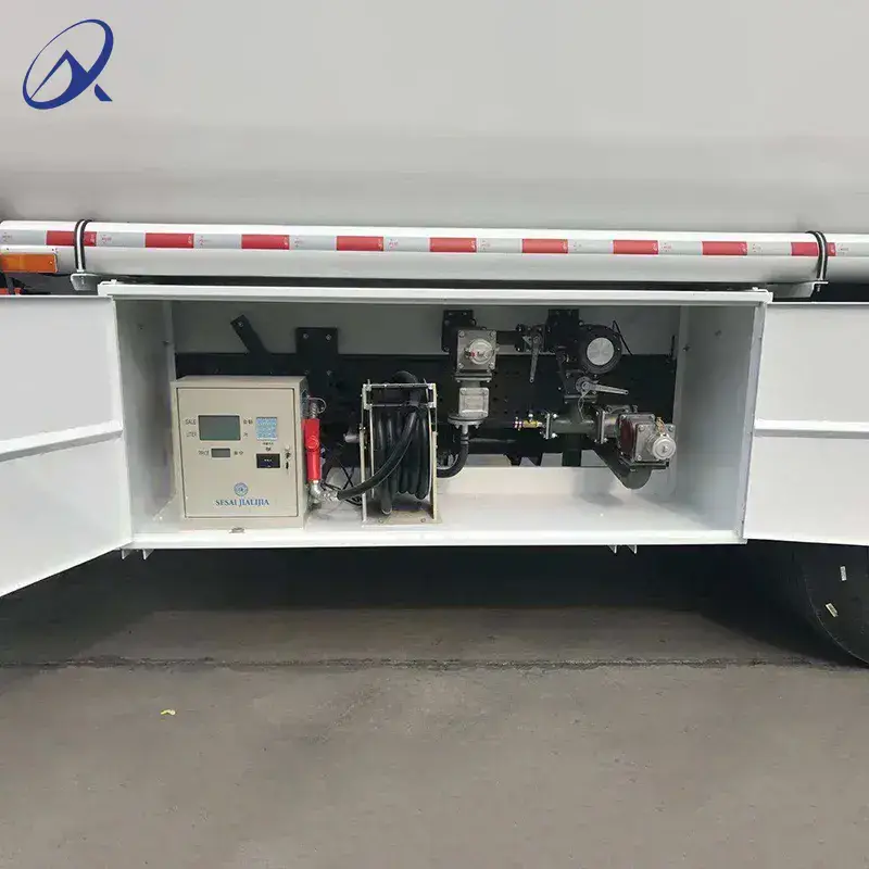 1776416693903690870425239552.webp Shacman F3000 Tank Truck 6X4 8X4 Oil Tanker Truck 371HP Fuel Tanker Truck 35000 Litre Gasoline Oil Tank Storage Fuel Truck