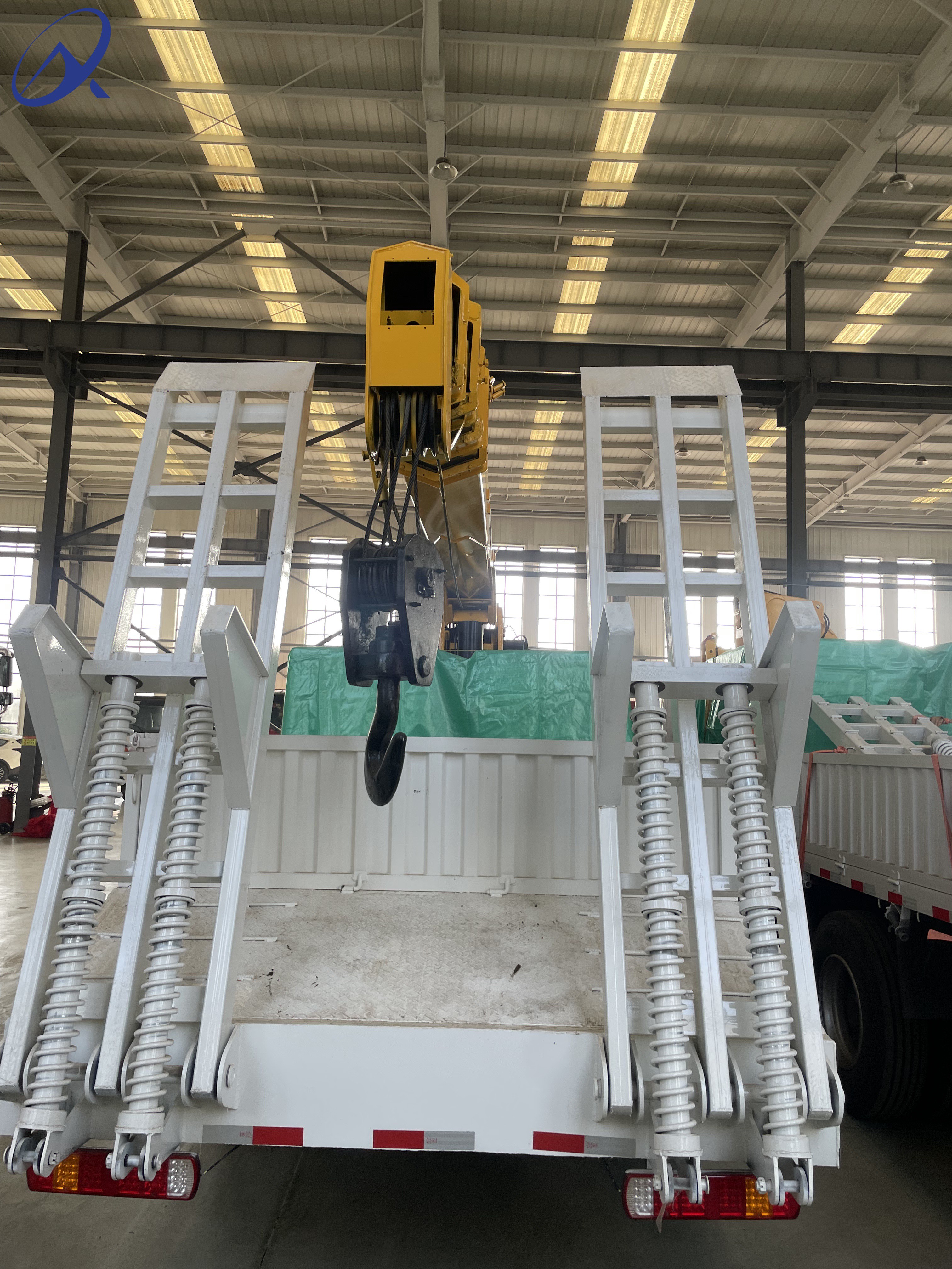 HOWO Low Price 10ton 30ton 6*4 Straight Arm Crane Truck for Sale