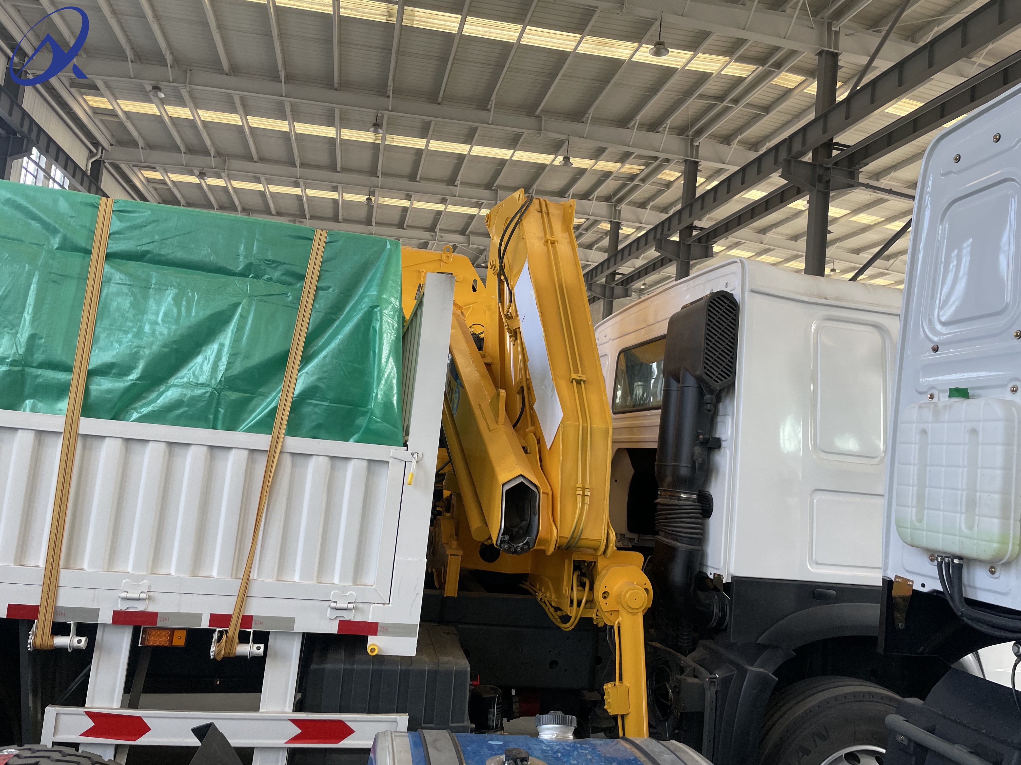 HOWO RHD 8*4 Folding Boom 12ton 8ton 371hp Knuckle Boom Crane Truck