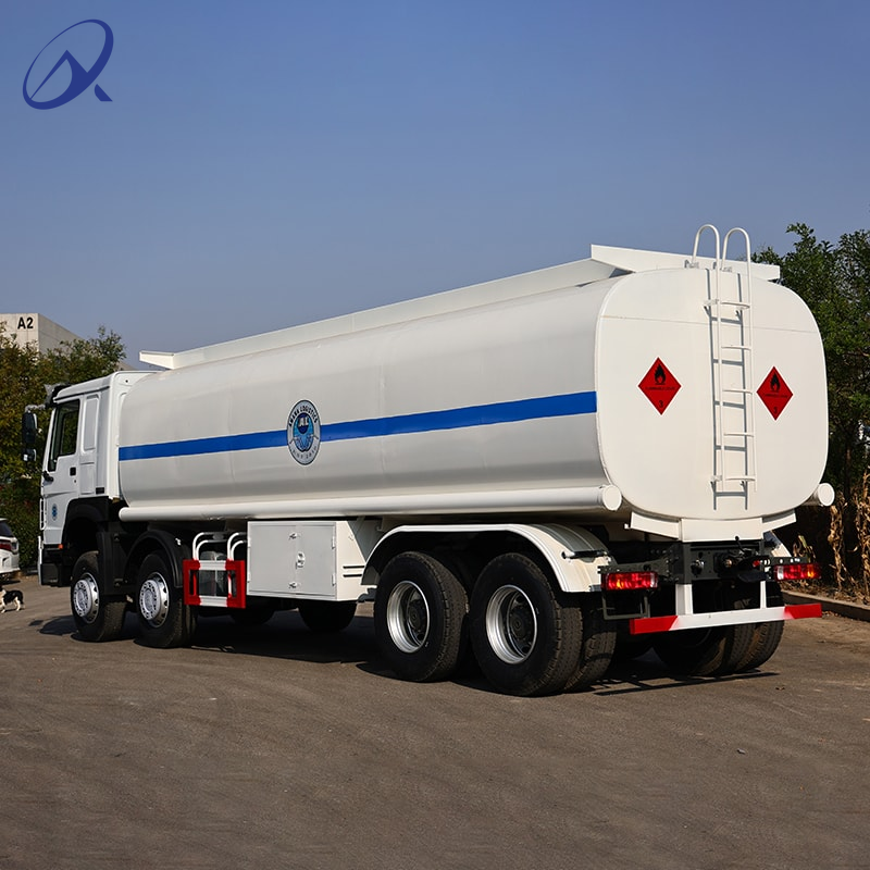 Sinotruk Used 6X4 RHD 400HP Aluminum Alloy 12 Wheel Oil Tanker Truck
