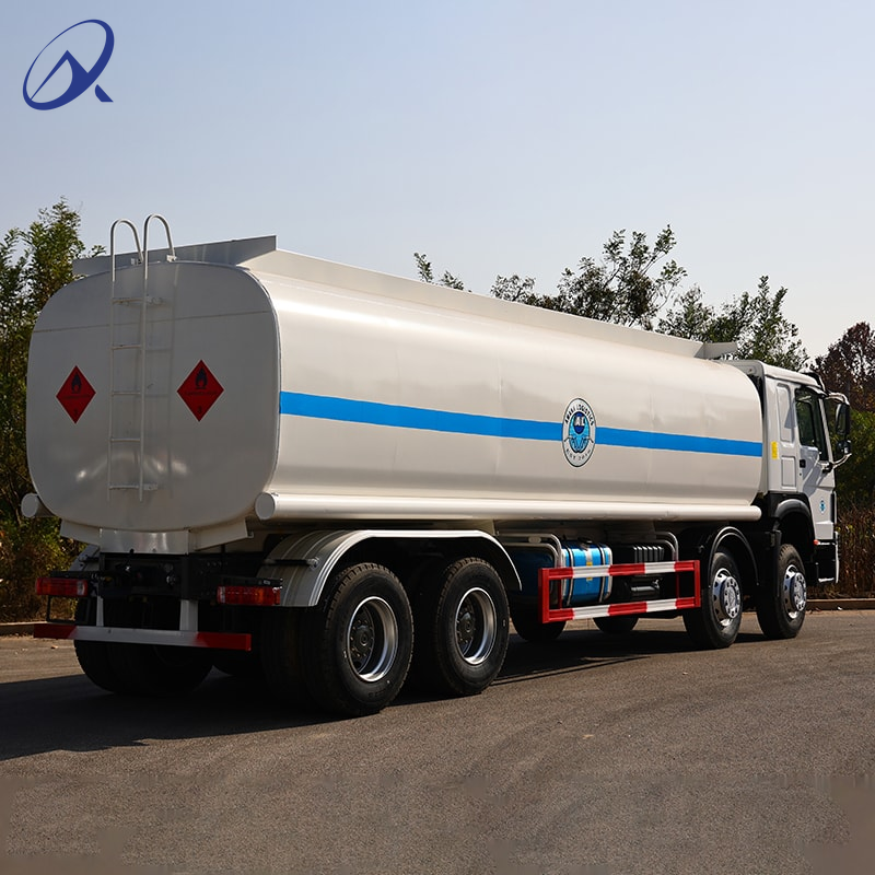 Sinotruk Used 6X4 RHD 400HP Aluminum Alloy 12 Wheel Oil Tanker Truck