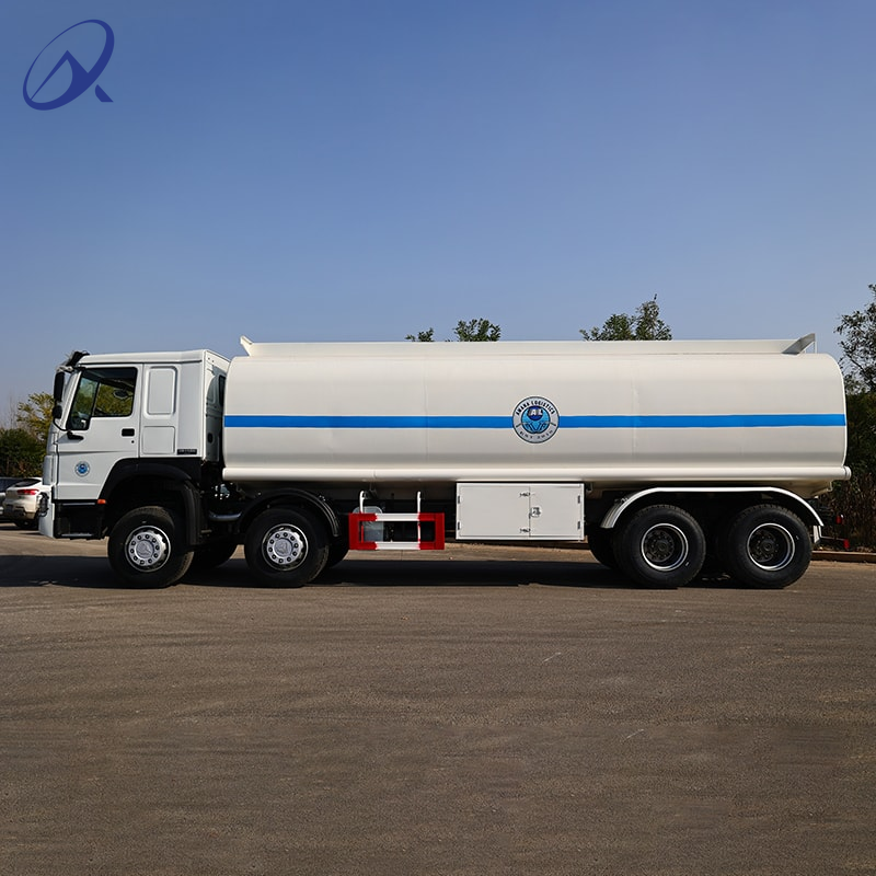 Sinotruk Used 6X4 RHD 400HP Aluminum Alloy 12 Wheel Oil Tanker Truck