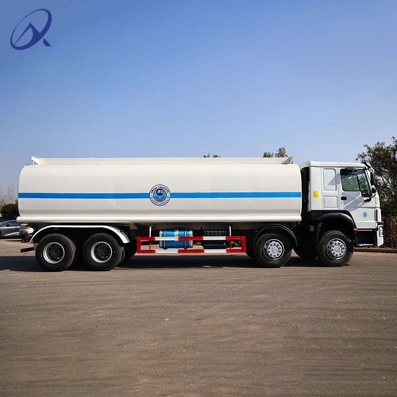 Sinotruk Used 6X4 RHD 400HP Aluminum Alloy 12 Wheel Oil Tanker Truck