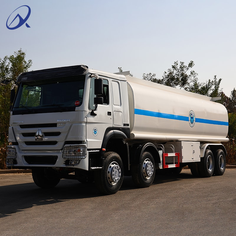 Sinotruk Used 6X4 RHD 400HP Aluminum Alloy 12 Wheel Oil Tanker Truck