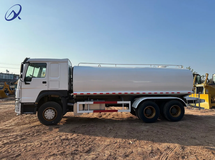 Secondhand HOWO 6X4 371hp 400hp Water Sprinkler Truck 