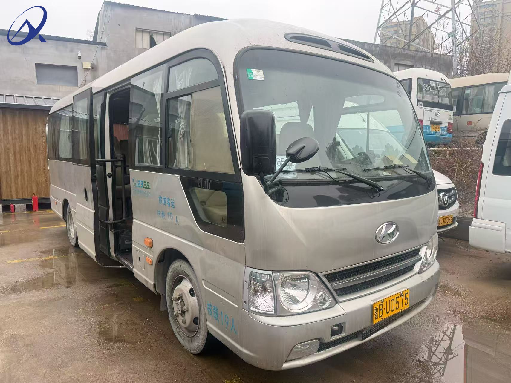 2017 Used Refurbished 26 Seats 30-Seater Mini Diesel Hyundai county Bus for Sale