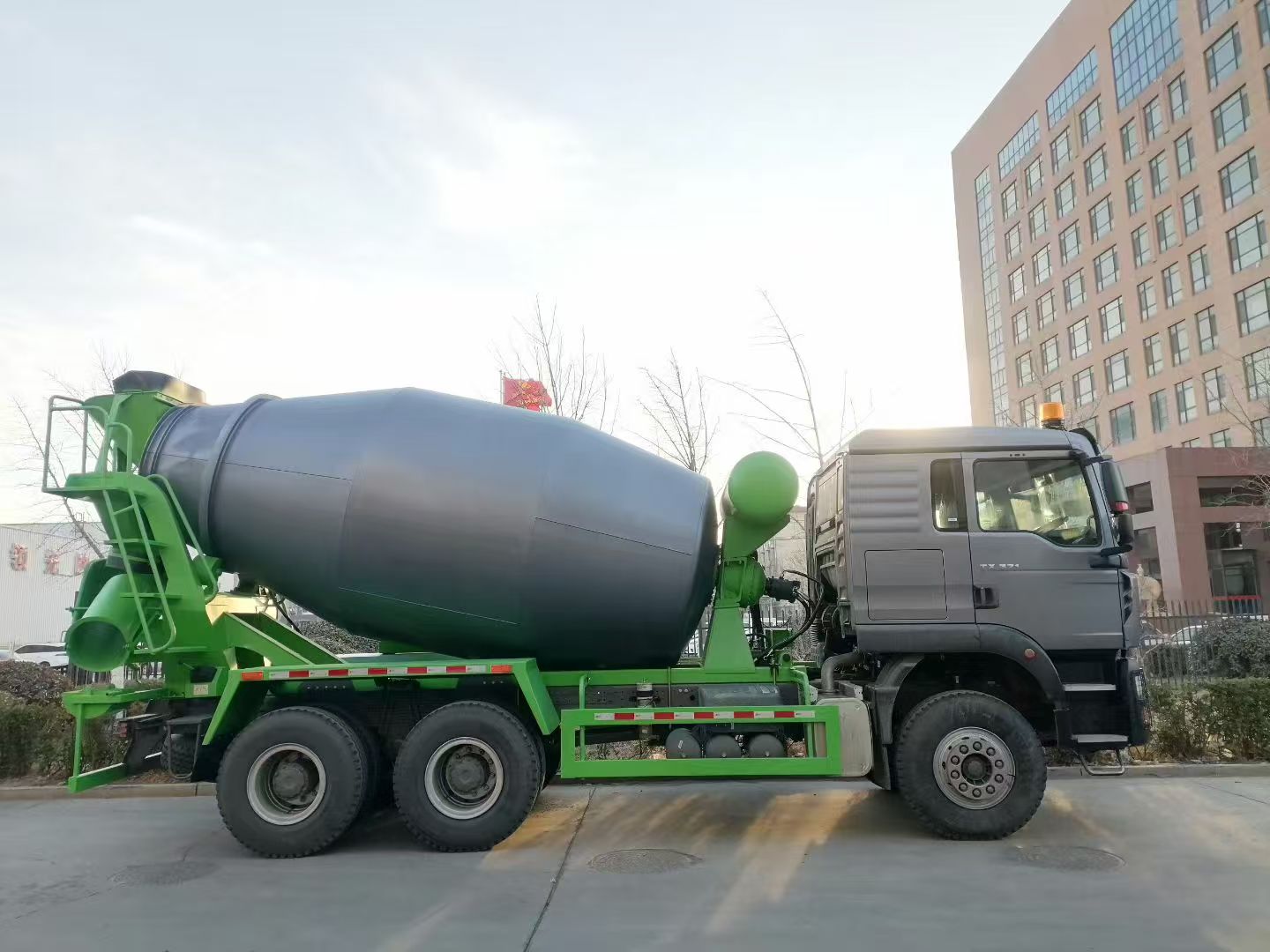 Camion malaxeur à béton HOWO TX 6×4