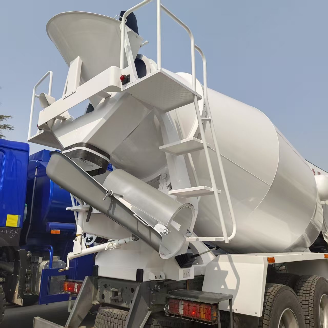 Camion malaxeur à béton HOWO TX 6×4